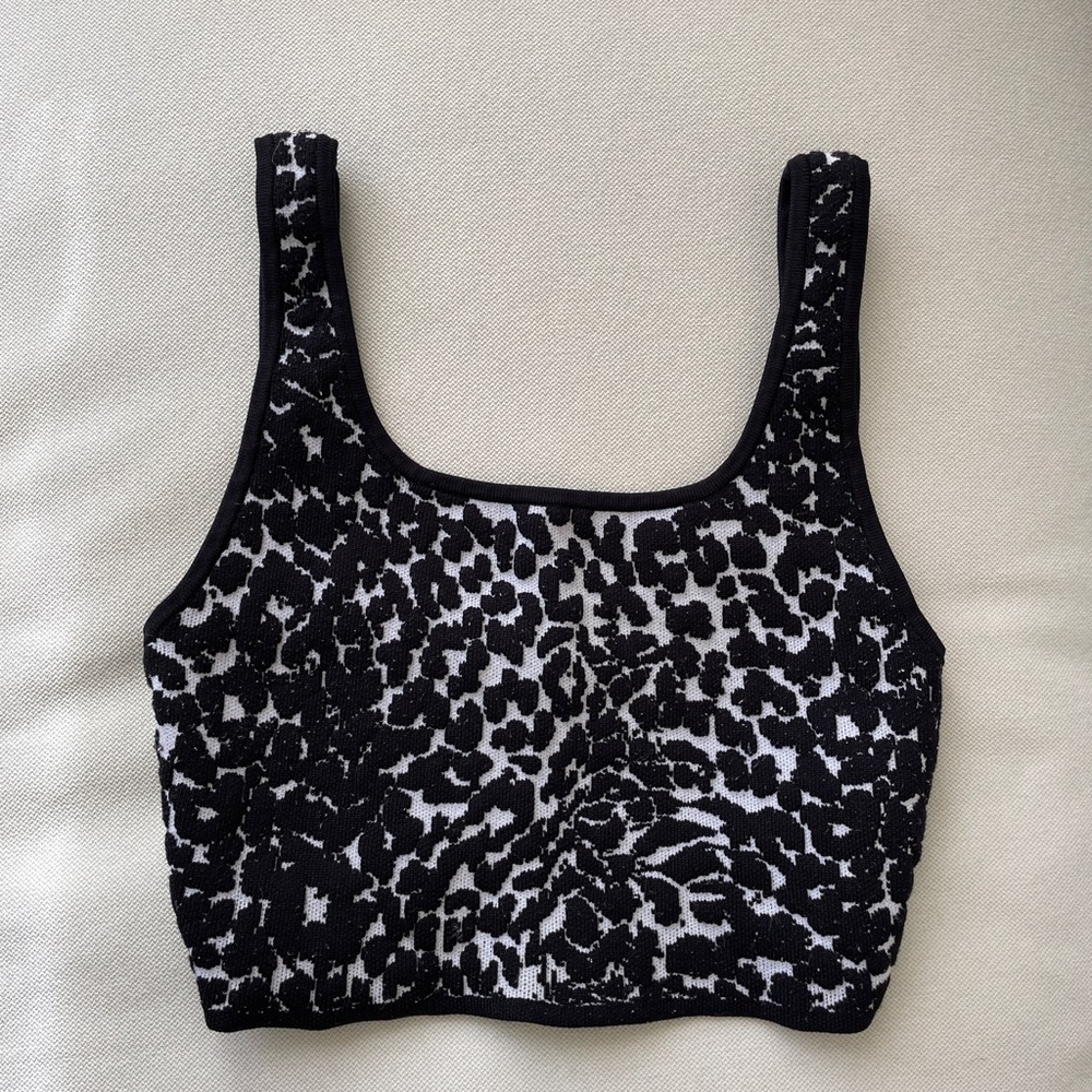 Aritzia Sculpt Knit Leopard Print Crop Top